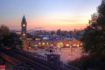 St. Pauli-Landungsbrücken bei Abenddämmerung, Hamburg by Torsten Krüger