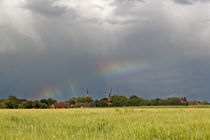 Regenbogen über einem Dorf in Ostfriesland von ropo13