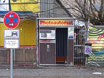 Photoautomat - Berlin Falckenstein-Straße nahe Oberbaumbrücke by schroeer-design