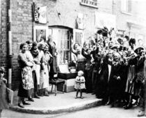 Jubilee Decoration in the East End von English Photographer