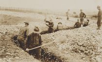 U.S. Marines in France Digging in von American Photographer