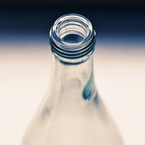 Sprung in die Flasche II by Thomas Schaefer