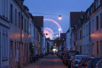 Riesenrad, Häuser in Findorff bei Abenddämmerung, Bremen by Torsten Krüger