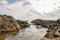 eine kleine Rückzugsfläche für das Wasser am Strand von Fuerteventura von Susi Stark