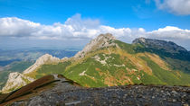Giewont, Mountain in Polish Tatras with a cross on top, Western Tatras Mountain in Poland von Tomas Gregor