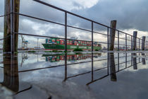 Hafen-Spiegelung CSCL VENUS by photobiahamburg