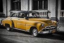 Old car in Cuba, Havanna, yellow colourized von Bastian Linder