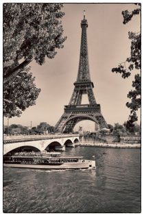 Tourist boat on Seine in front of Eiffel Tower in Paris by Bastian Linder