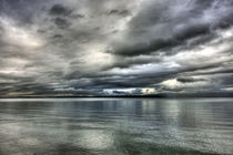 Regenwolken über dem Gardasee bei Bardolino, Venetien, Italien by Klaus Rünagel
