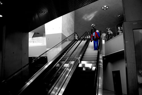 Porsche-museum-rolltreppe