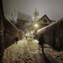 Auf dem Weg zum Dom durch die Stiftsgasse in Erfurt by Uwe Driesel