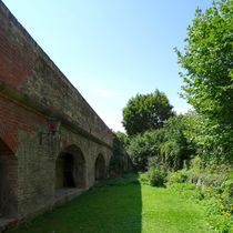 Hinter der Ulmer Stadtmauer von kattobello