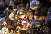 Lanterns for sale in the Souk, Marrakech, Morocco von Danita Delimont