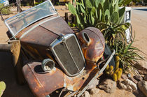 Abandoned car in Solitaire Village, Khomas Region, near the ... von Danita Delimont