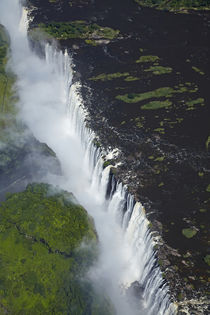 Aerial view of Victoria Falls or Mosi-oa-Tunya, and Zambezi ... von Danita Delimont