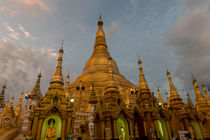 Sunset at Shwedagon Pagoda von Danita Delimont