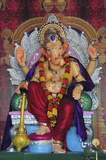 Statue of Hindu Lord Ganesh von Danita Delimont