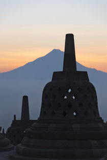 Borobudur at dawn, UNESCO World Heritage site, Java, Indonesia von Danita Delimont