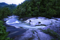 The Babinda Boulders is a fast-flowing river surrounded by s... von Danita Delimont