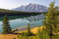 Canada, Alberta, Banff National Park, Two Jack Lake and Mount Rundle von Danita Delimont