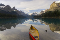 Lake Maligne, near Jasper, Jasper National Park, Alberta, Canada, von Danita Delimont