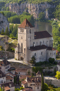 Eglise Church and Medieval town of Saint-Cirq-Lapopie in the... von Danita Delimont