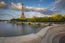 Setting sunlight on Eiffel Tower and River Seine, Paris, France von Danita Delimont