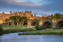 Setting sunlight over town of Carcassonne and River Aude, La... von Danita Delimont