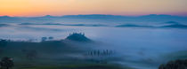 Belvedere and countryside at dawn, San Quirico d'Orcia, Tuscany, Italy von Danita Delimont