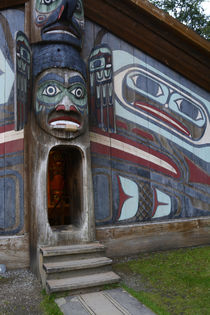 USA, Alaska, Ketchikan, Totem Bight State Historical Park. von Danita Delimont