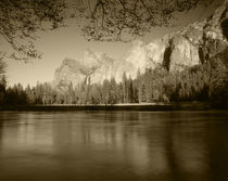 USA, California, Yosemite National Park, View of Bridalveil ... von Danita Delimont