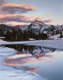 USA, California, Sierra Nevada Mountains, Dana Peak reflecti... von Danita Delimont