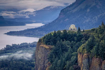 Early morning view of Vista House at Crown Point in the Colu... von Danita Delimont