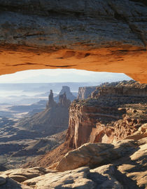 USA, Utah, Canyonlands National Park, View of Mesa arch at sunrise von Danita Delimont