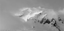 USA, Washington, Mount Rainier National Park, Clouds wrapped... von Danita Delimont