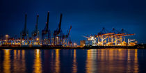 Nachts am Containerhafen in Hamburg by Ruth Klapproth