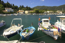 Fishing boats at Ipsos  von Rob Hawkins