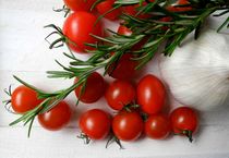 Tomaten, Rosmarin und Knoblauch von Renate Grobelny