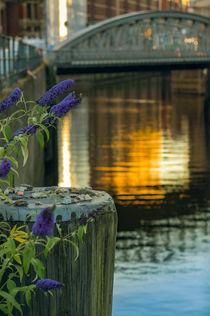 Speicherstadt am Abend by Leif Benjamin Gutmann