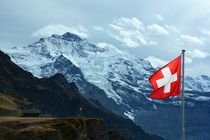 Jungfrau mit Schweizer Flagge by Bettina Schnittert