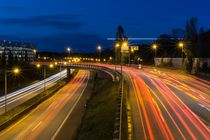 Hamburg Flughafen, Zeppelinstraße bei Nacht von Nadine Gutmann