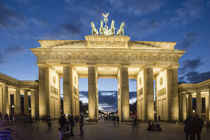 Berlin, Brandenburger Tor, Quadriga, Daemmerung von travelstock44