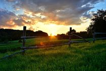 Sonnenuntergang auf dem Land von Claudia Evans