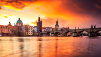 Charles Bridge in Prague at Early Morning, Czech Republic von Zoltan Duray