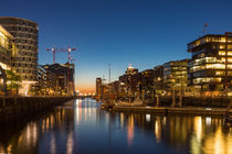 Abendlichter in der Hafencity von Leif Benjamin Gutmann