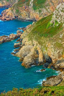 Felsen in der Petit Bôt Bay auf Guernsey by gscheffbuch