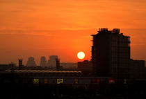 Sonnenuntergang hinter dem Einkaufszentrum von Iris Heuer