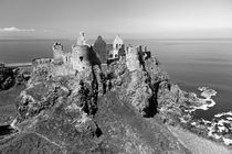 Ruins of Dunluce Castle. B&W von David Lyons