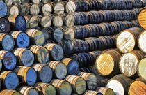 Whisky barrels in Dufftown von David Lyons