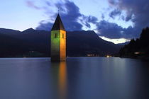 Kirchturm im Reschensee Südtirol by Patrick Lohmüller